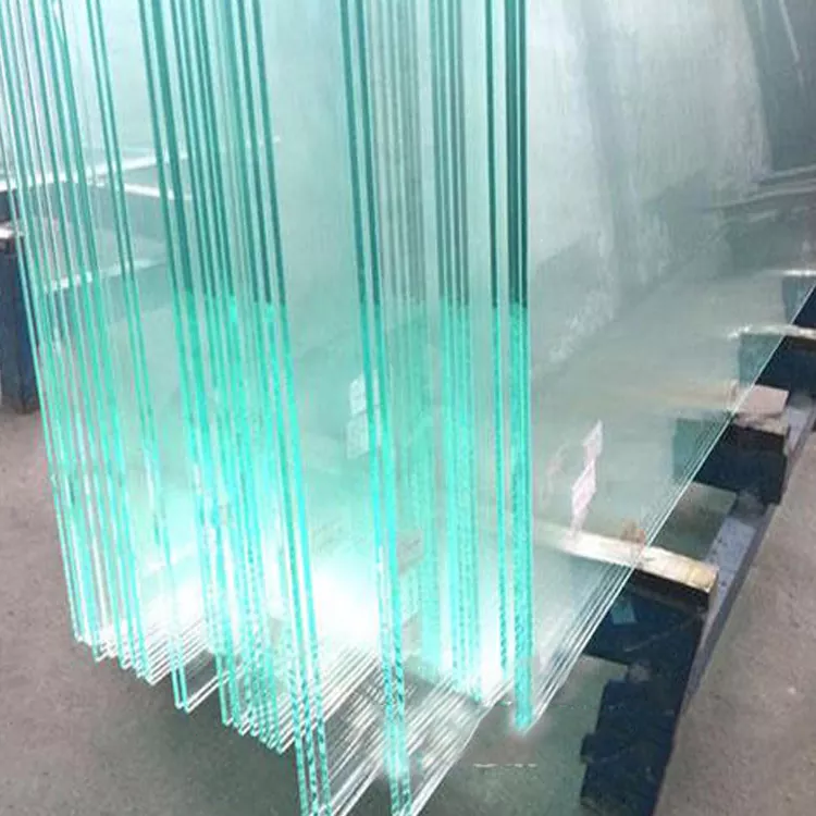 زجاج فائق الوضوح